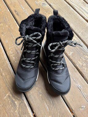 Sorel Whitney Black Cozy Faux Fur Short Lace Winter Boots in Women's 9